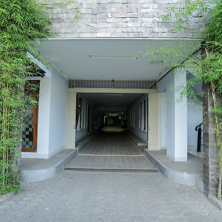 Hotel Reddoorz Near Sukajadi Bandung Exterior foto